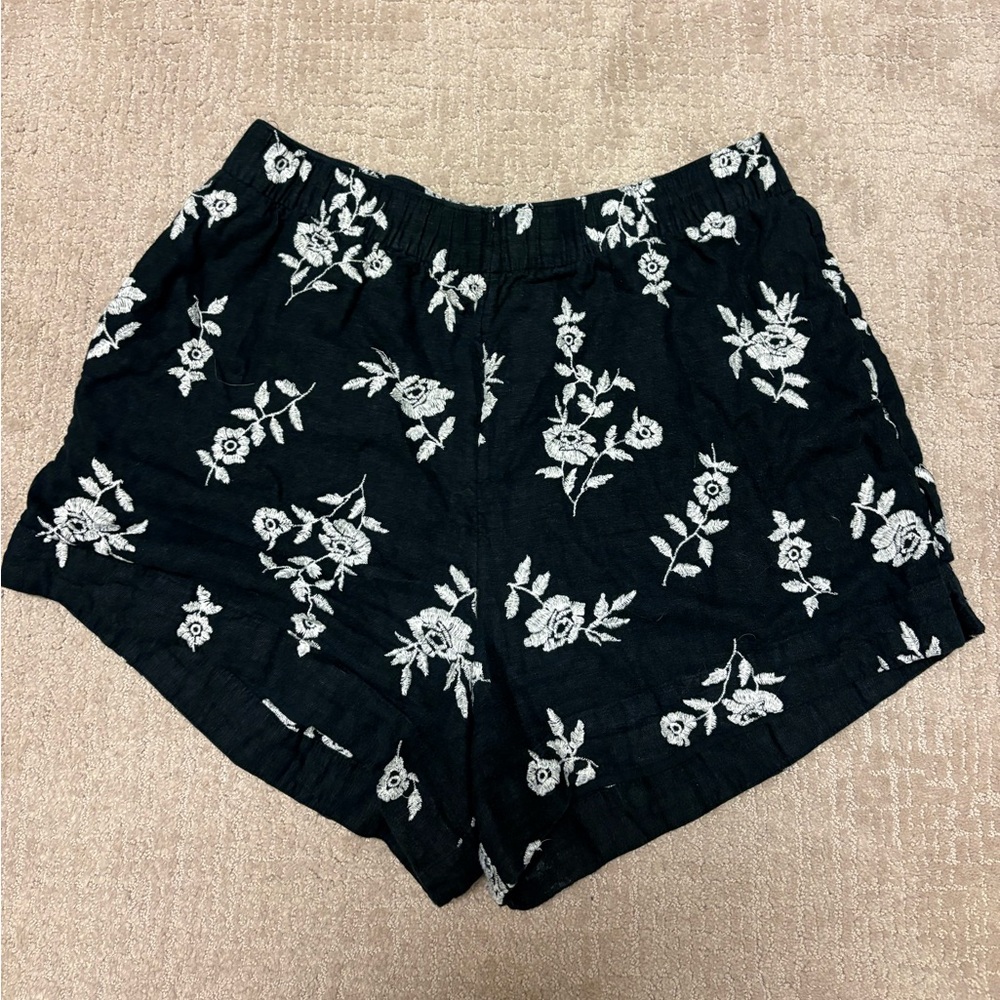 Abercrombie black floral linen shorts